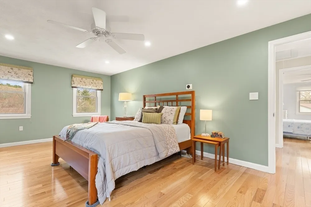 105 Greenmeadow Dr, Tewksbury, MA 01876