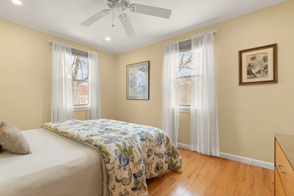 105 Greenmeadow Dr, Tewksbury, MA 01876