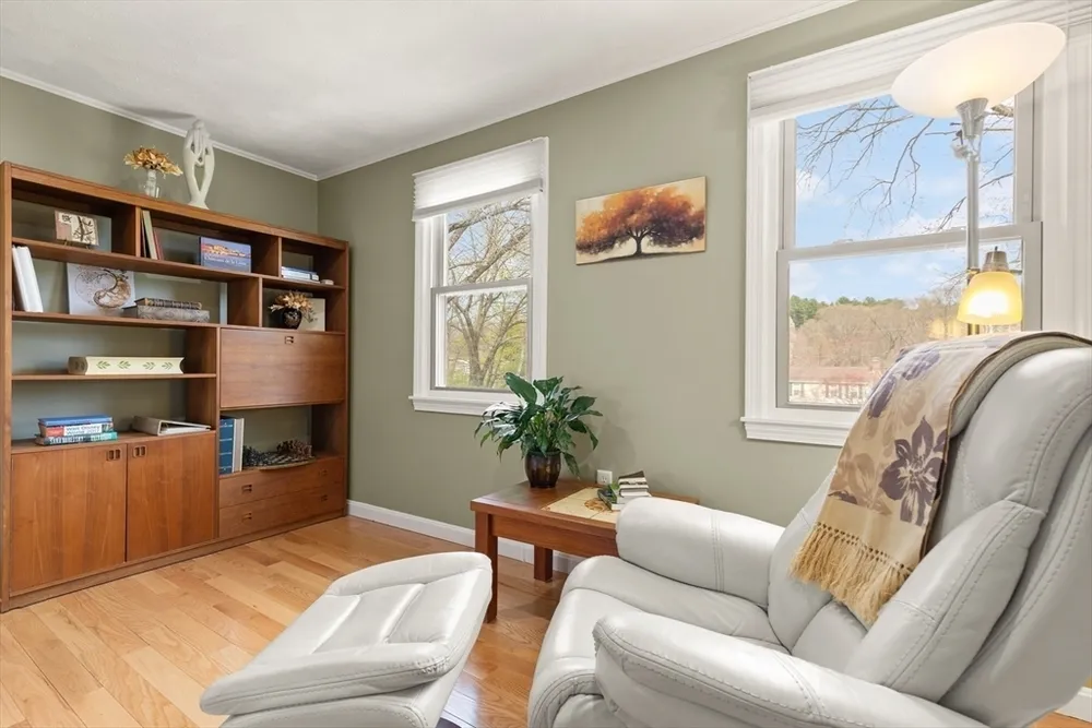 105 Greenmeadow Dr, Tewksbury, MA 01876