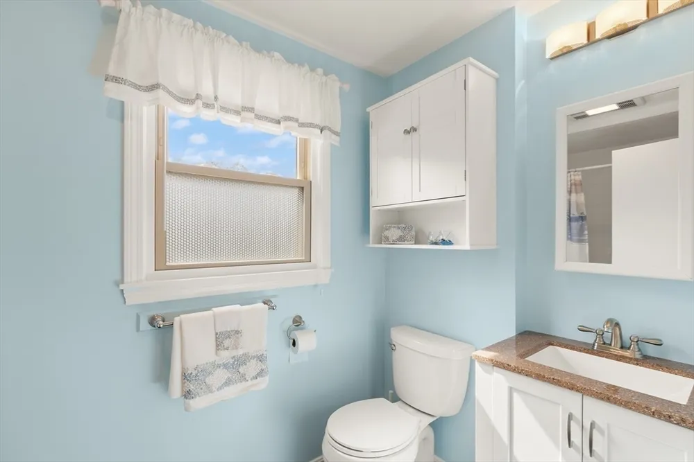 105 Greenmeadow Dr, Tewksbury, MA 01876