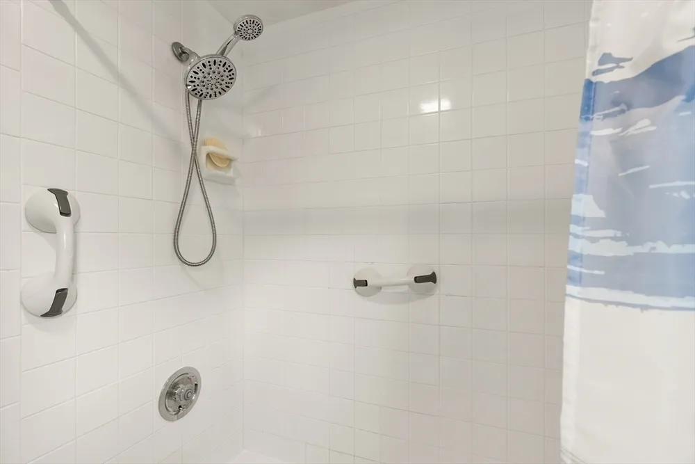 105 Greenmeadow Dr, Tewksbury, MA 01876