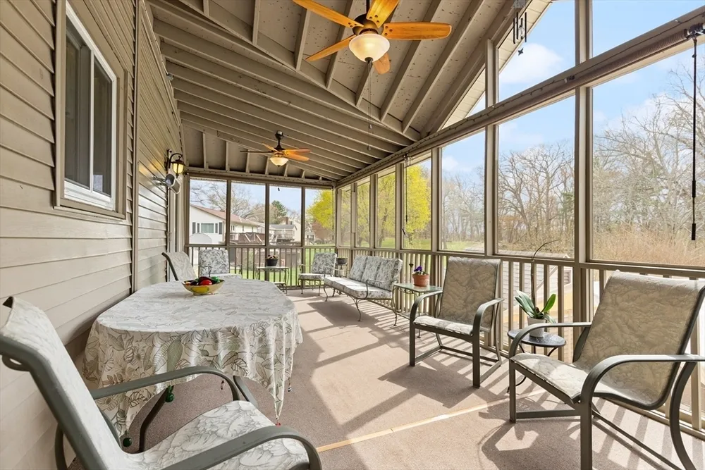 105 Greenmeadow Dr, Tewksbury, MA 01876