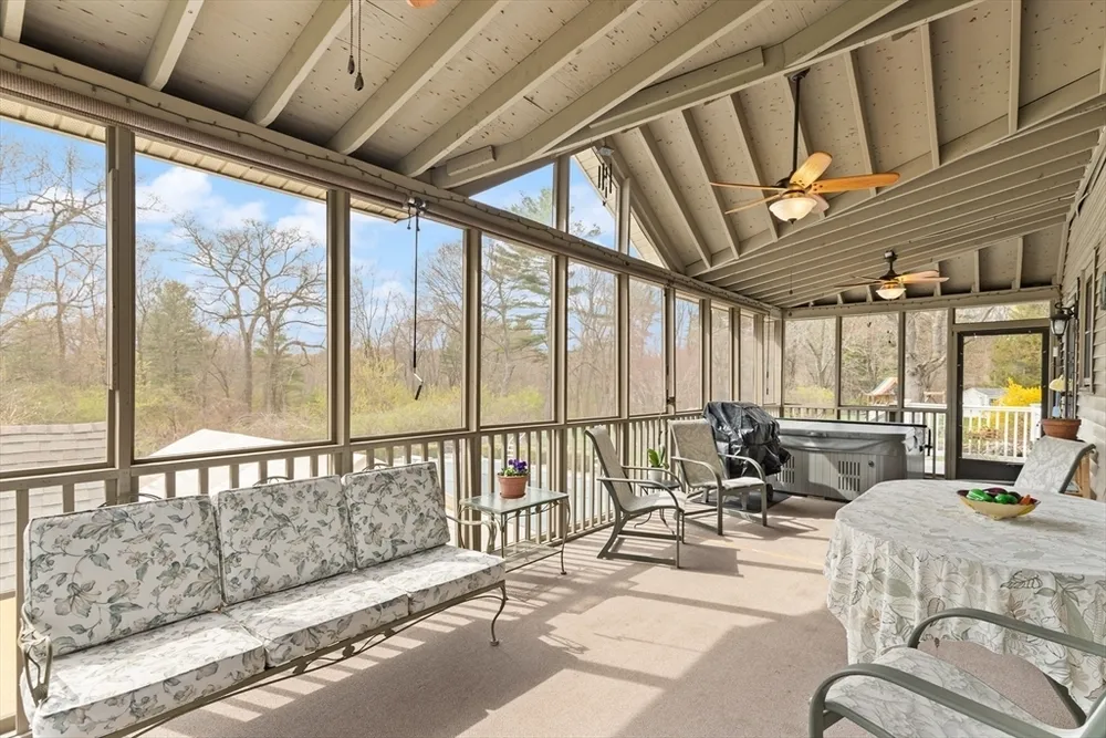 105 Greenmeadow Dr, Tewksbury, MA 01876