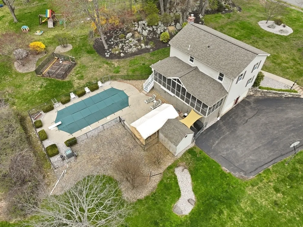 105 Greenmeadow Dr, Tewksbury, MA 01876