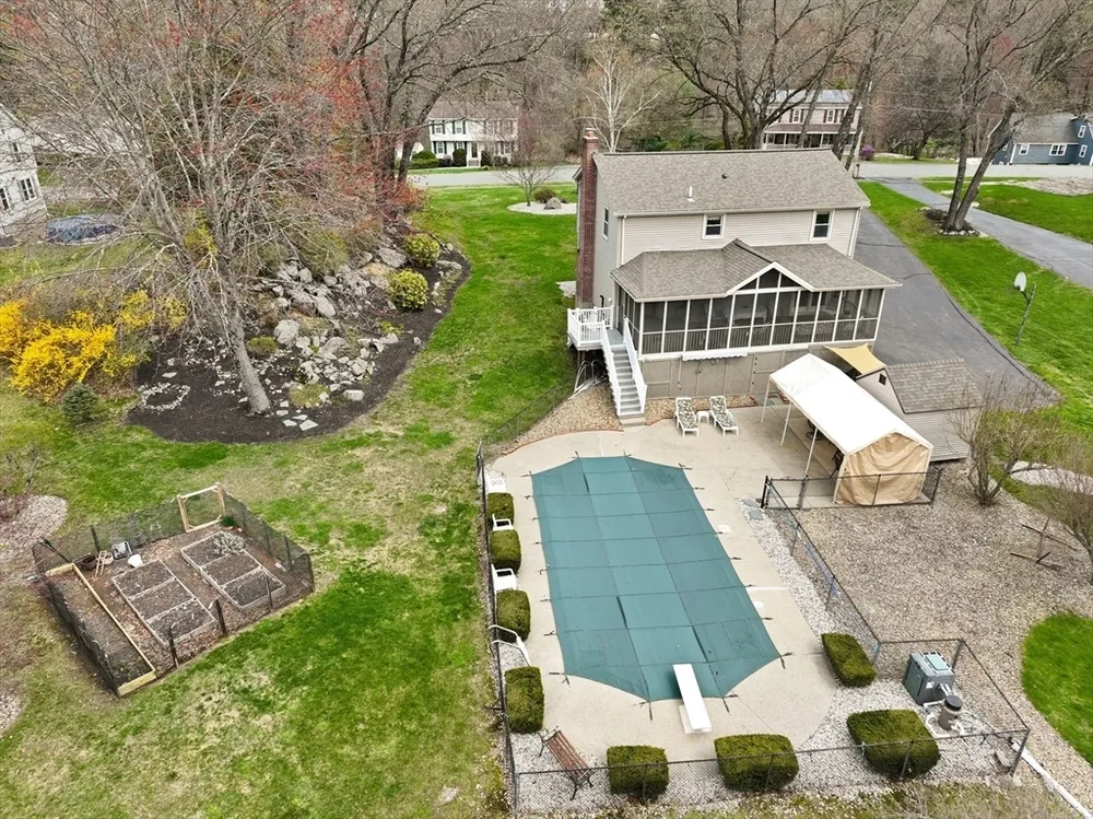 105 Greenmeadow Dr, Tewksbury, MA 01876