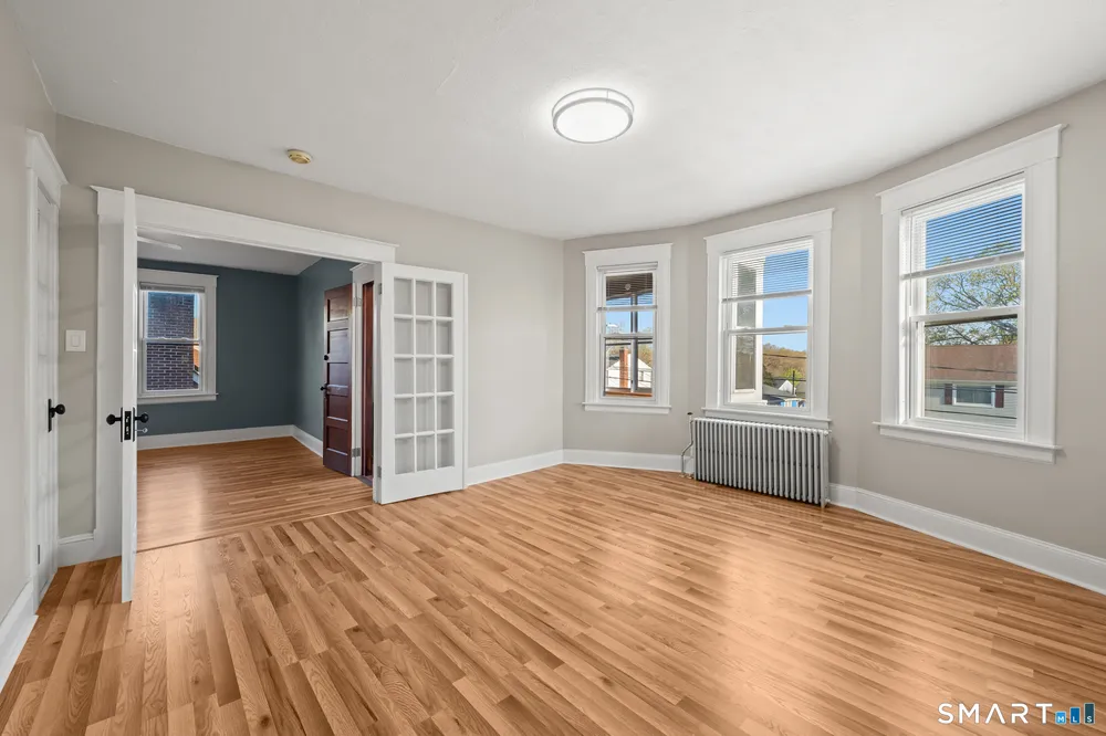 33 Hillhurst Ave, New Britain, CT 06053