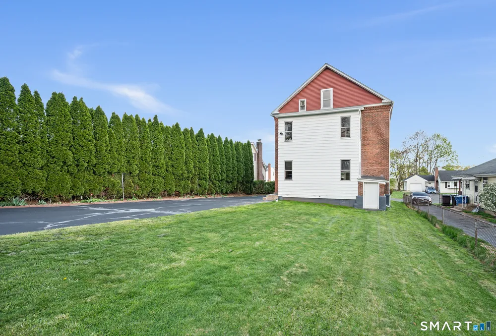 33 Hillhurst Ave, New Britain, CT 06053