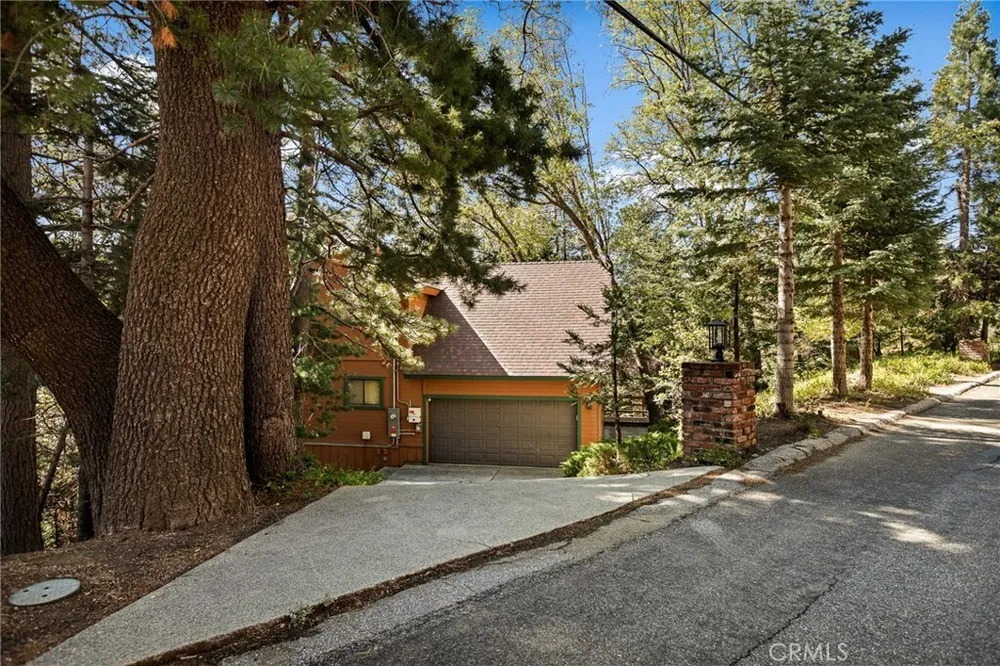 109 Old Toll Rd, Blue Jay, CA 92317