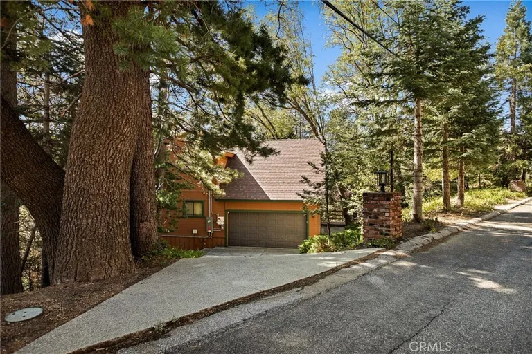 109 Old Toll Rd, Blue Jay, CA 92317