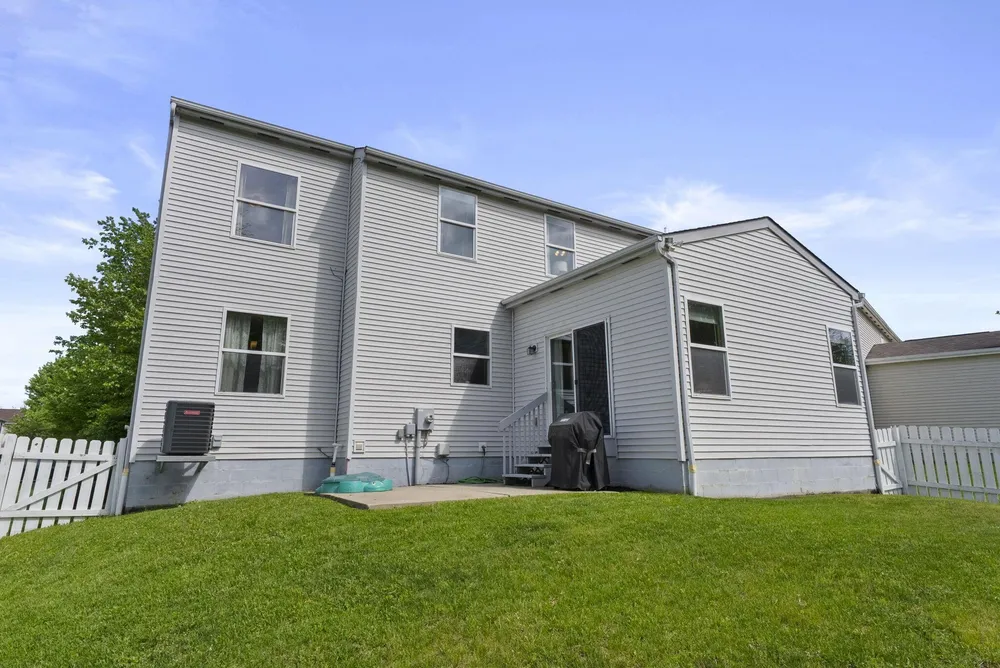 2181 Dry Ridge Ct, Grove City, OH 43123