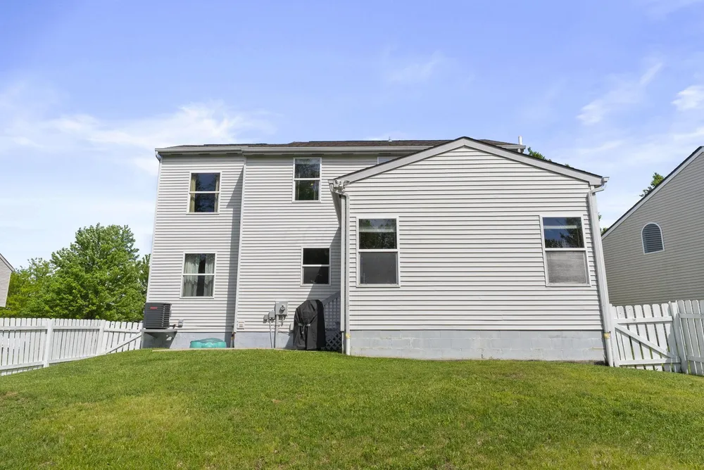 2181 Dry Ridge Ct, Grove City, OH 43123