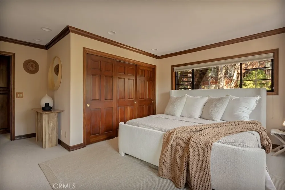 27538 W Shore Rd, Lake Arrowhead, CA 92352