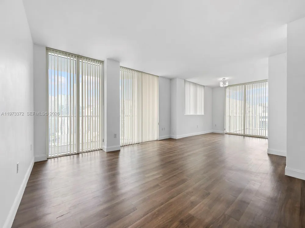 253 NE 2nd St, Miami, FL 33132