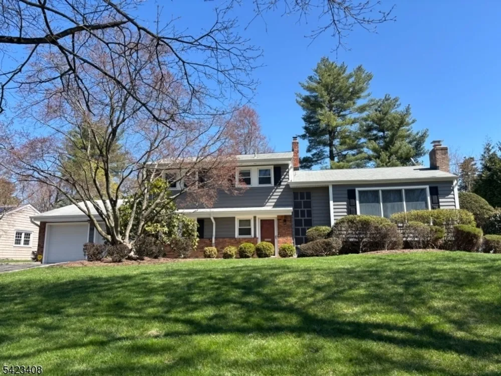 50 Knollwood Dr, Livingston, NJ 07039