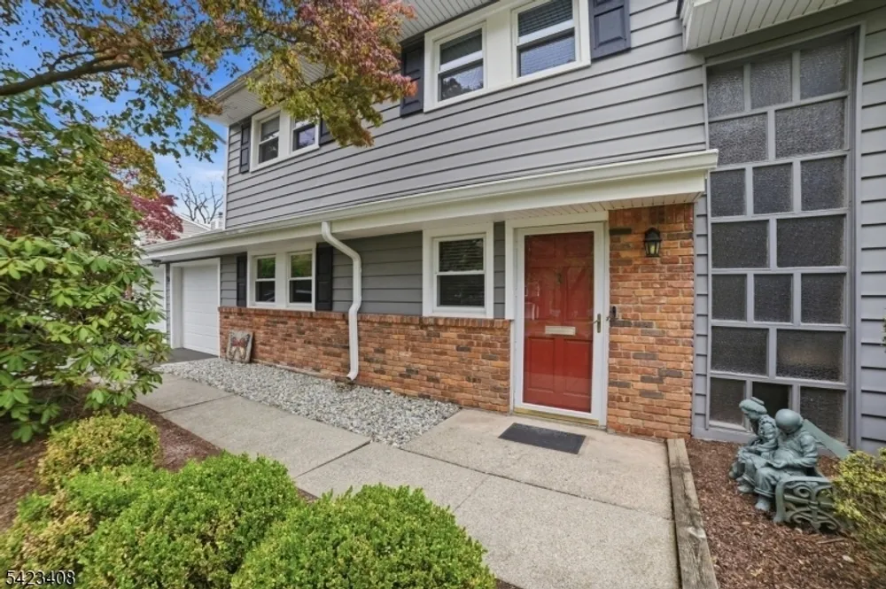 50 Knollwood Dr, Livingston, NJ 07039