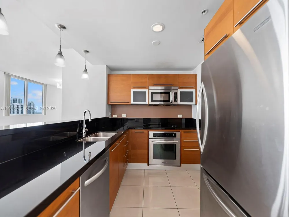 253 NE 2nd St, Miami, FL 33132