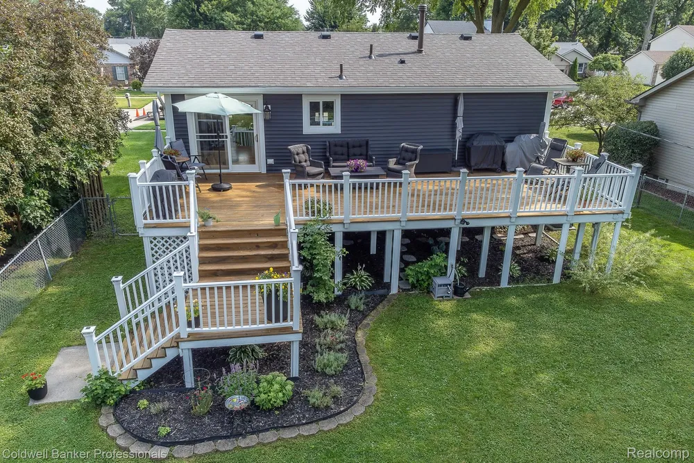 23540 Harvard Shore Dr, Clinton Township, MI 48035