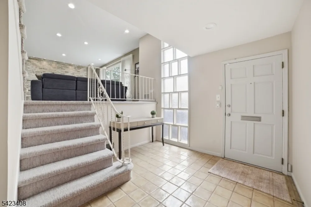 50 Knollwood Dr, Livingston, NJ 07039