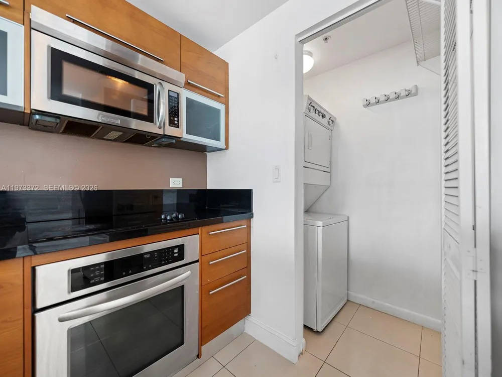253 NE 2nd St, Miami, FL 33132