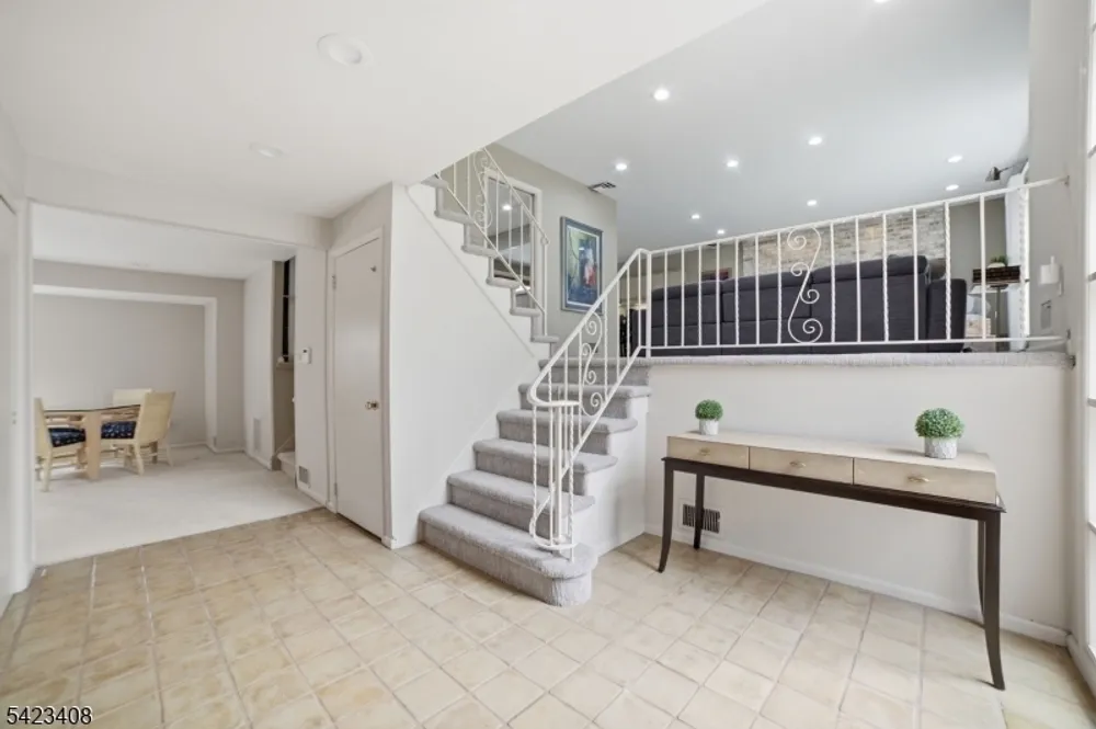 50 Knollwood Dr, Livingston, NJ 07039
