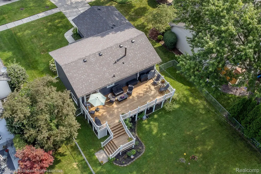 23540 Harvard Shore Dr, Clinton Township, MI 48035
