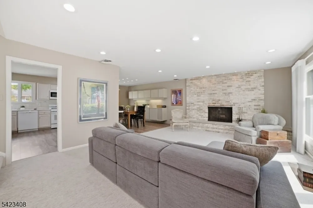50 Knollwood Dr, Livingston, NJ 07039