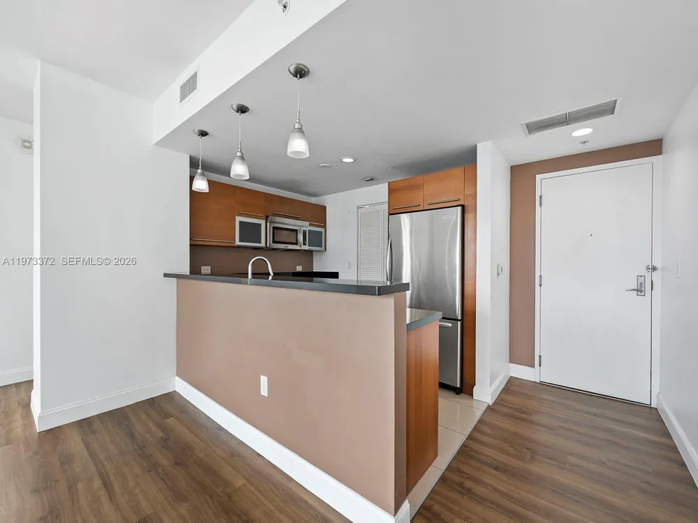 253 NE 2nd St, Miami, FL 33132