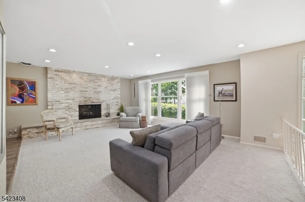50 Knollwood Dr, Livingston, NJ 07039