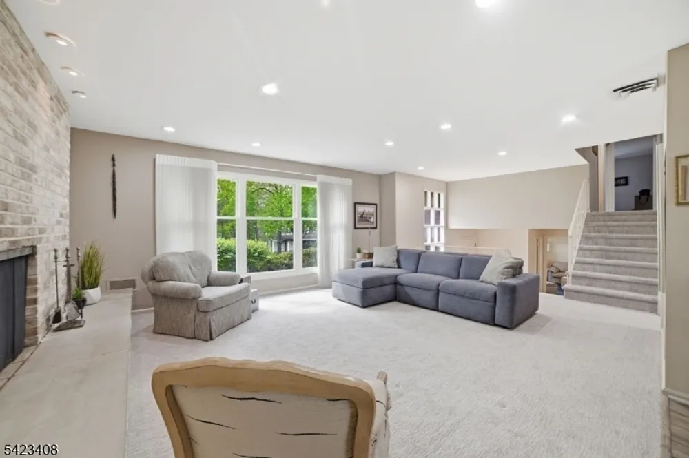 50 Knollwood Dr, Livingston, NJ 07039