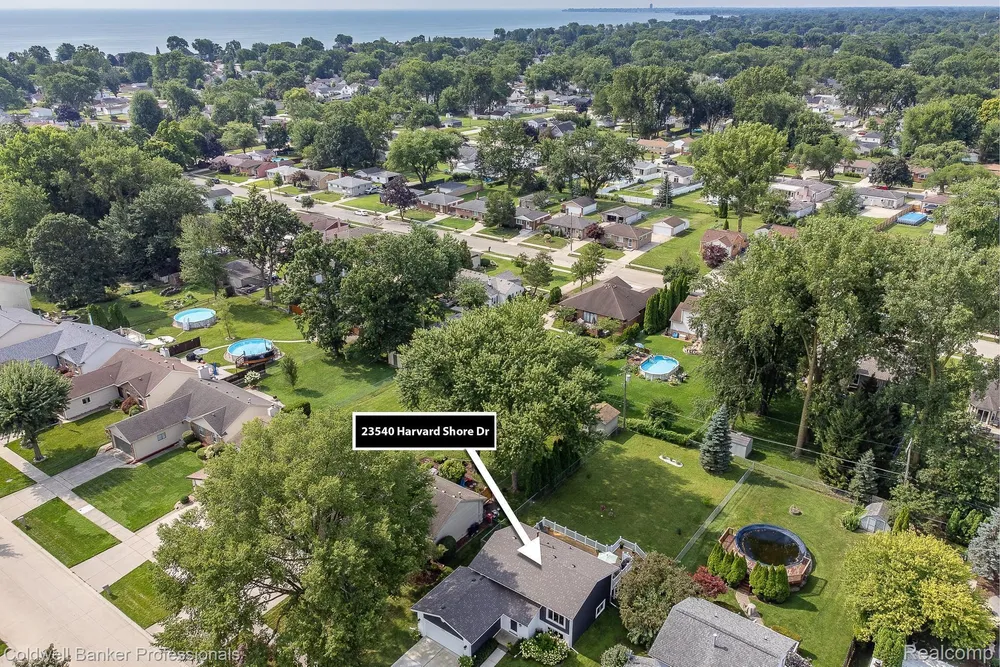 23540 Harvard Shore Dr, Clinton Township, MI 48035