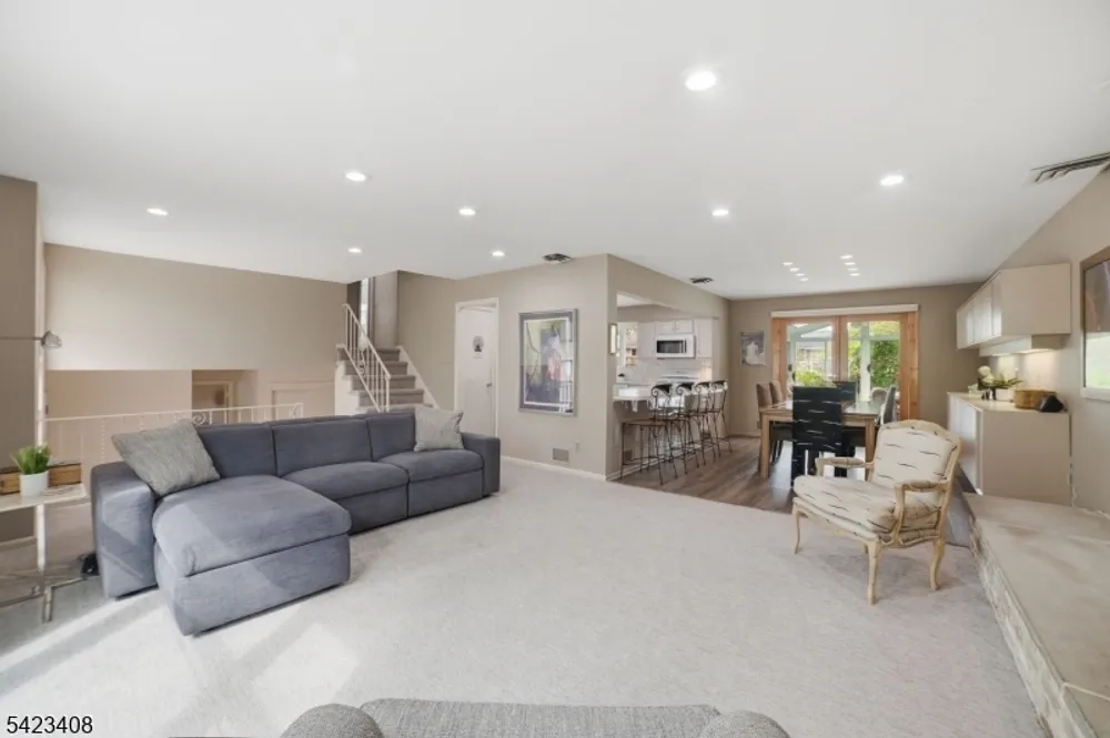 50 Knollwood Dr, Livingston, NJ 07039