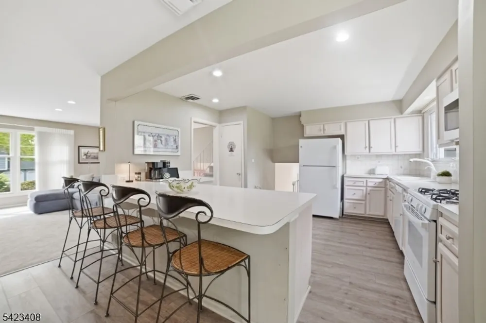 50 Knollwood Dr, Livingston, NJ 07039
