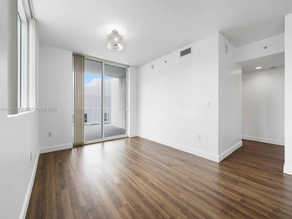 253 NE 2nd St, Miami, FL 33132