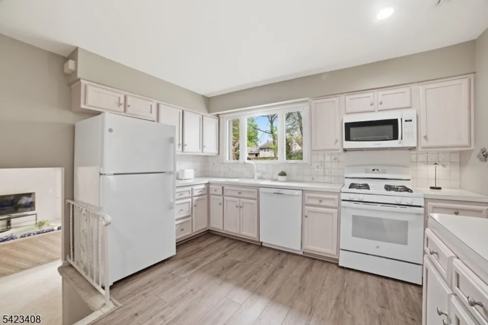50 Knollwood Dr, Livingston, NJ 07039