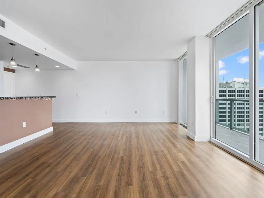 253 NE 2nd St, Miami, FL 33132