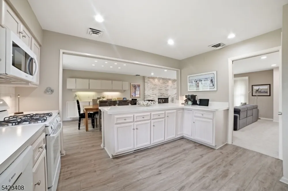50 Knollwood Dr, Livingston, NJ 07039