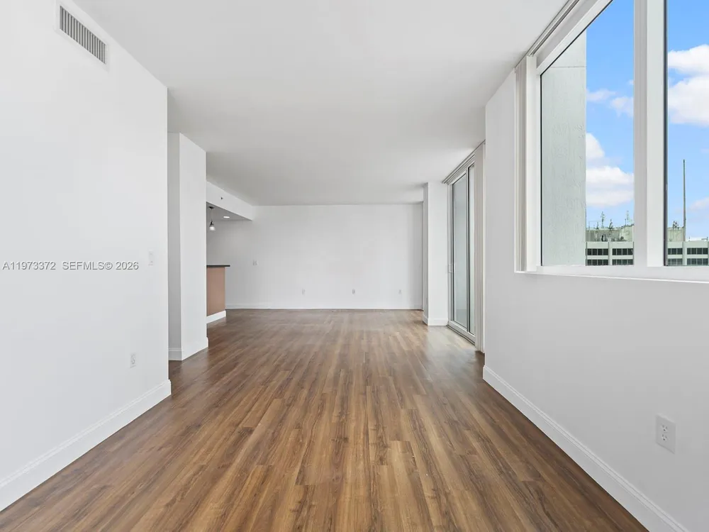 253 NE 2nd St, Miami, FL 33132