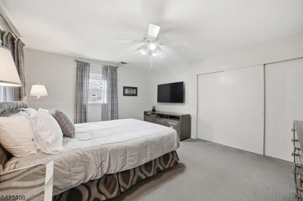 50 Knollwood Dr, Livingston, NJ 07039