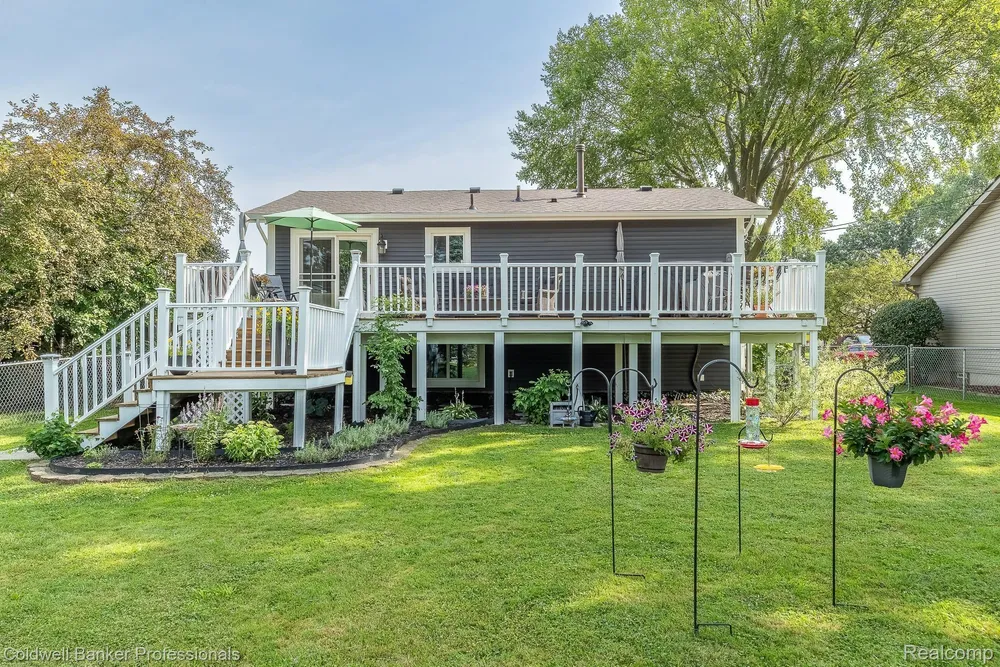 23540 Harvard Shore Dr, Clinton Township, MI 48035