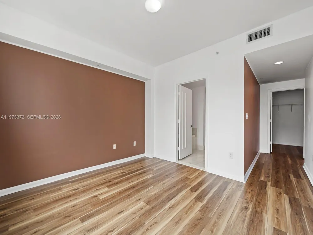 253 NE 2nd St, Miami, FL 33132