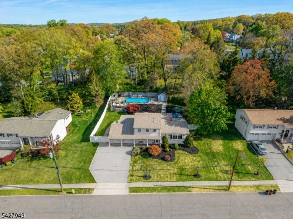 19 Harwood Pl, Wayne, NJ 07470