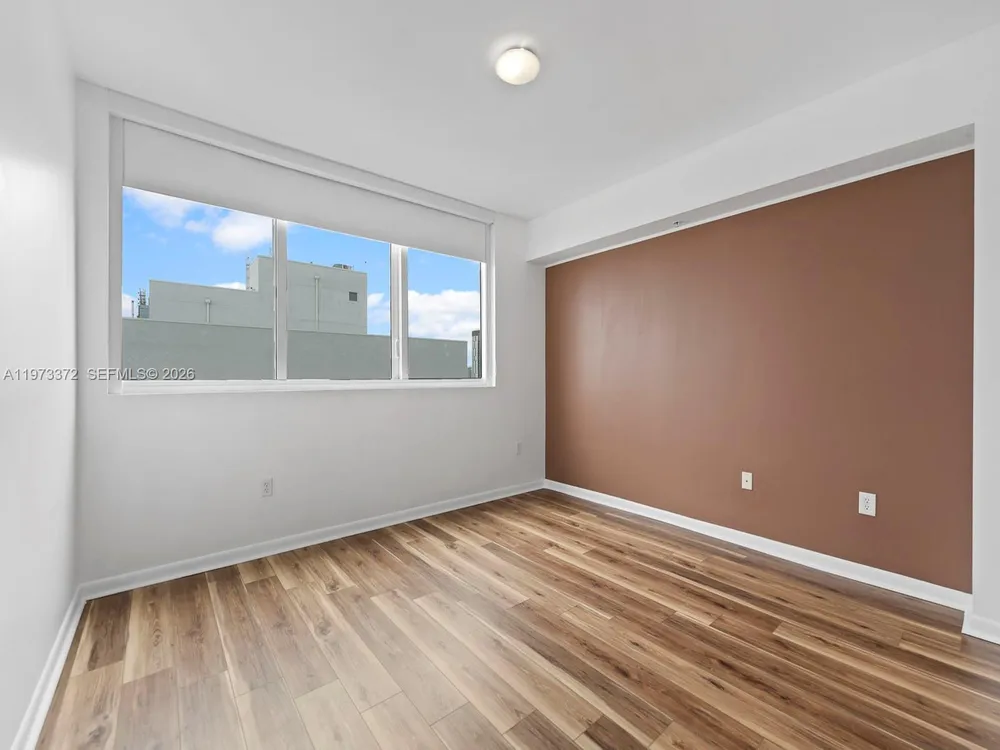 253 NE 2nd St, Miami, FL 33132