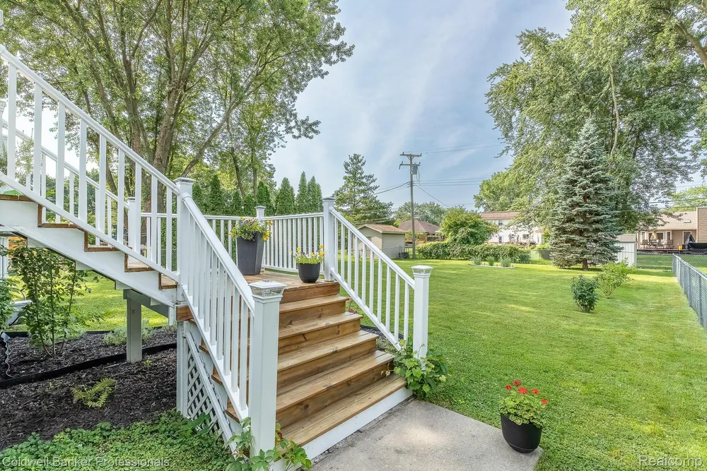 23540 Harvard Shore Dr, Clinton Township, MI 48035