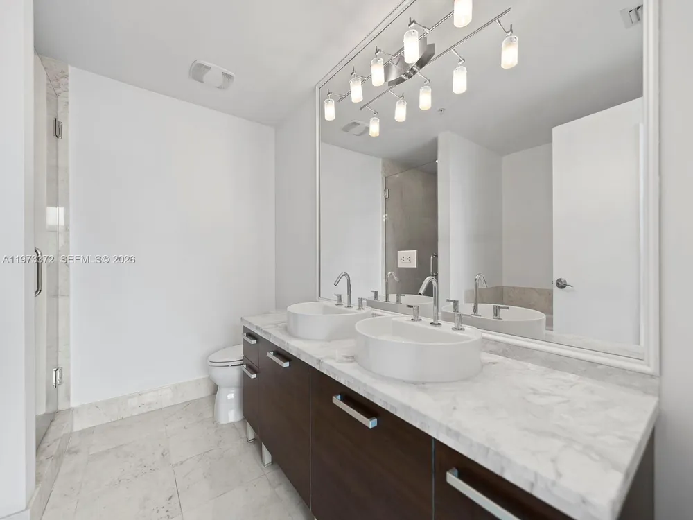 253 NE 2nd St, Miami, FL 33132
