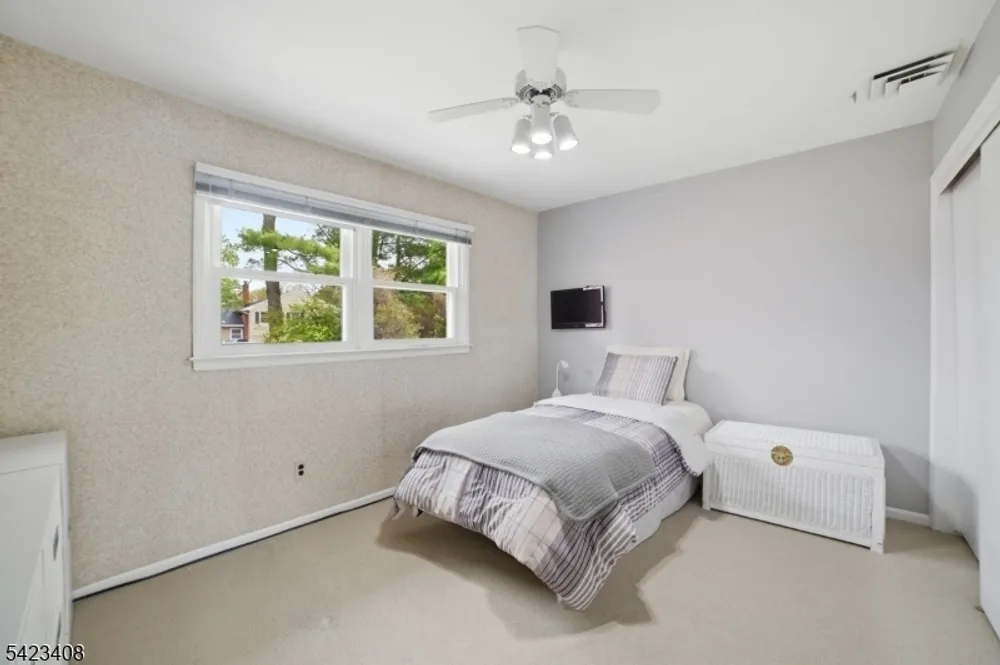 50 Knollwood Dr, Livingston, NJ 07039