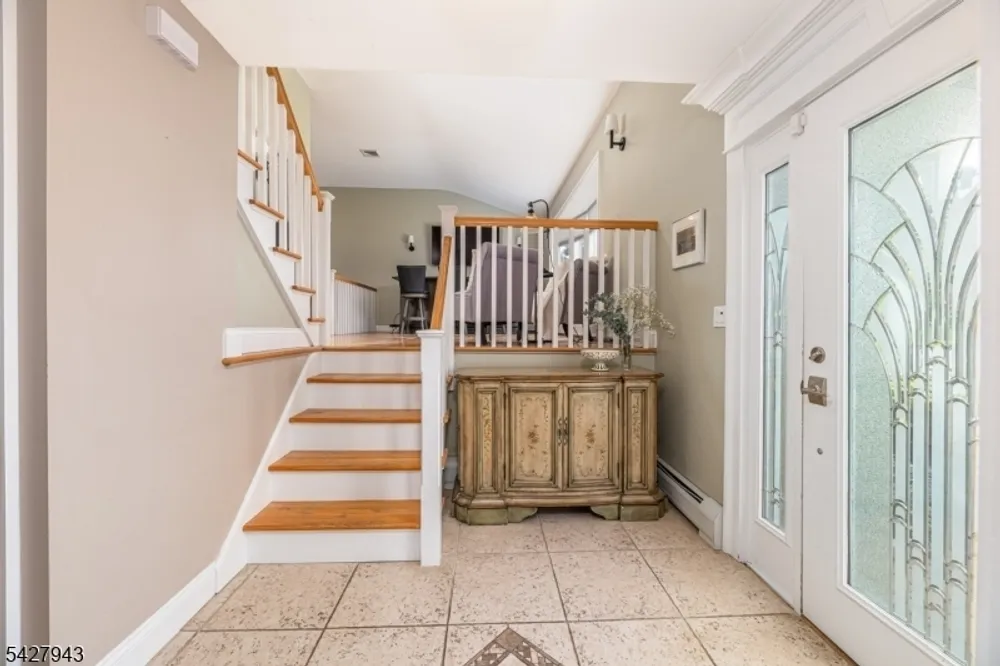19 Harwood Pl, Wayne, NJ 07470