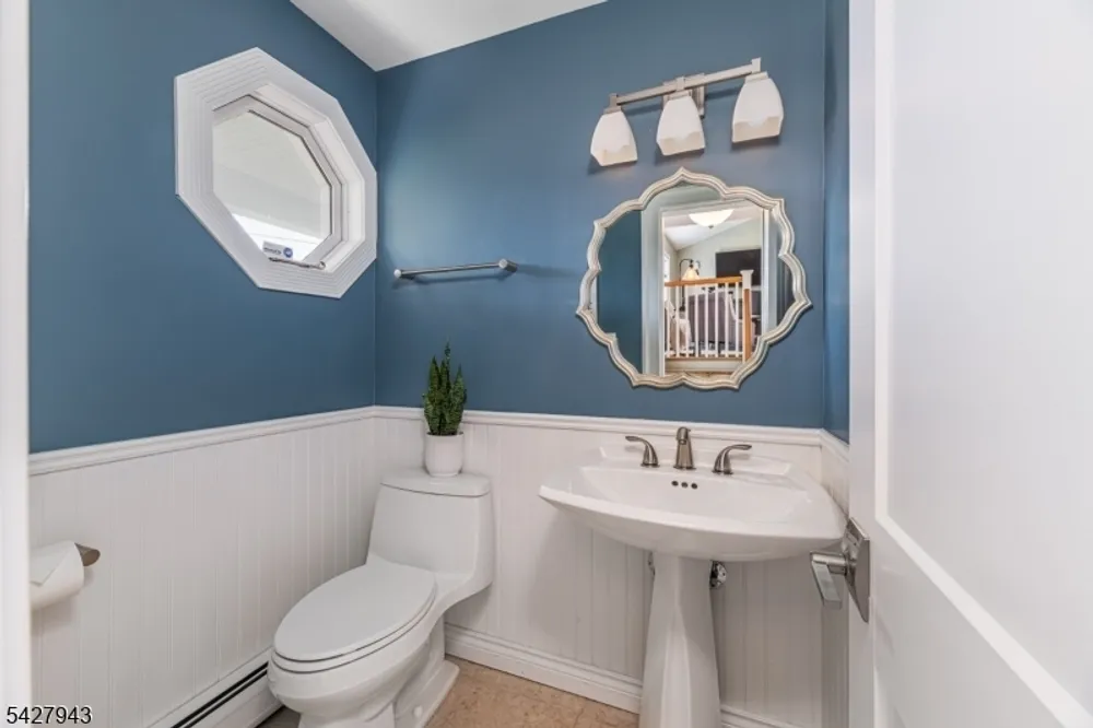 19 Harwood Pl, Wayne, NJ 07470