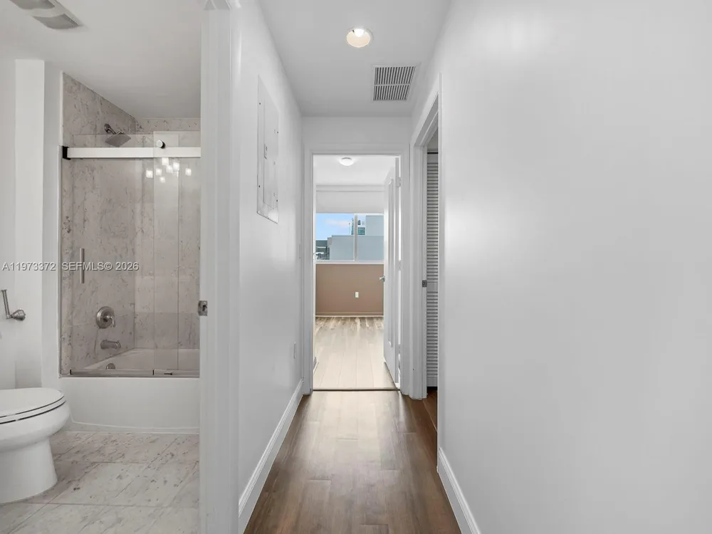 253 NE 2nd St, Miami, FL 33132