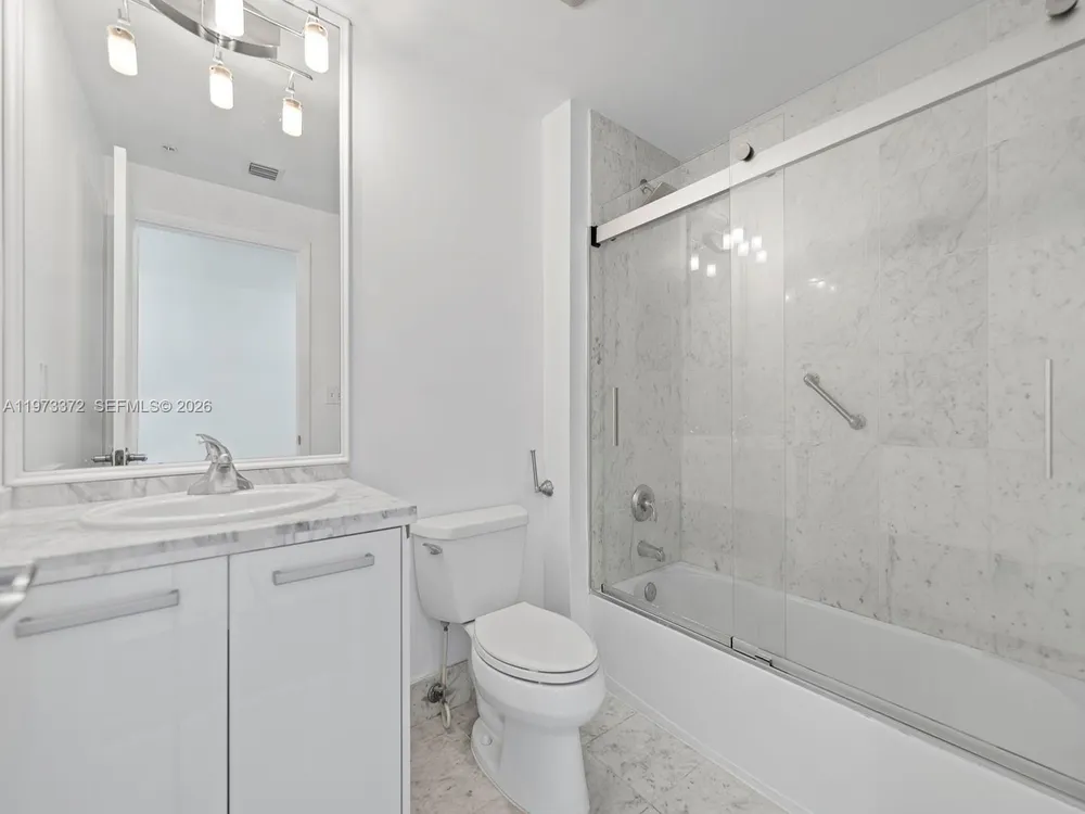 253 NE 2nd St, Miami, FL 33132