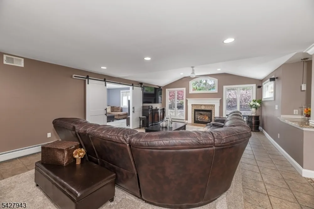 19 Harwood Pl, Wayne, NJ 07470